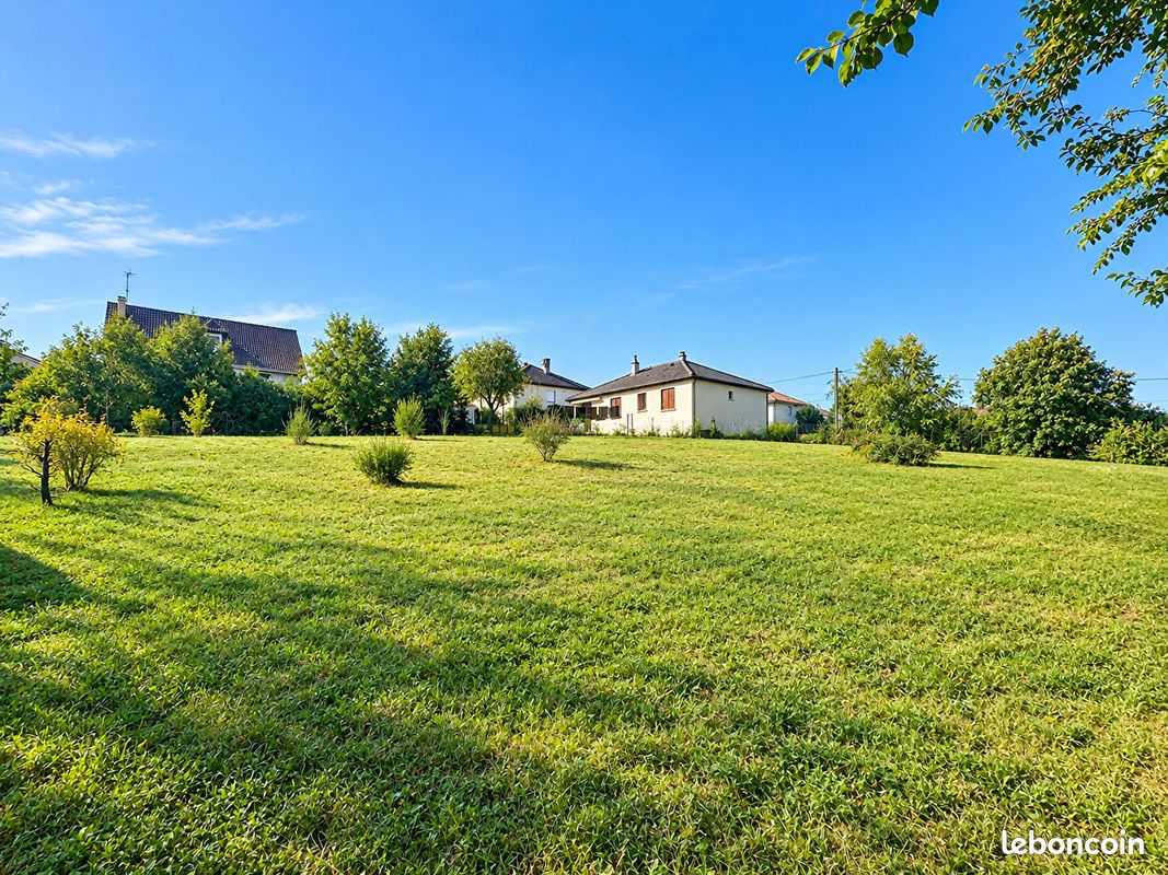 Terrain 1049 m² · à Ambazac · 1 049 m² · 59 000 €