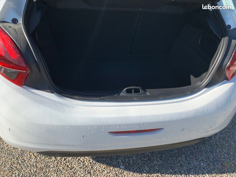 Peugeot 208 1.2 VTI 82cv Urban Soul (image 5)