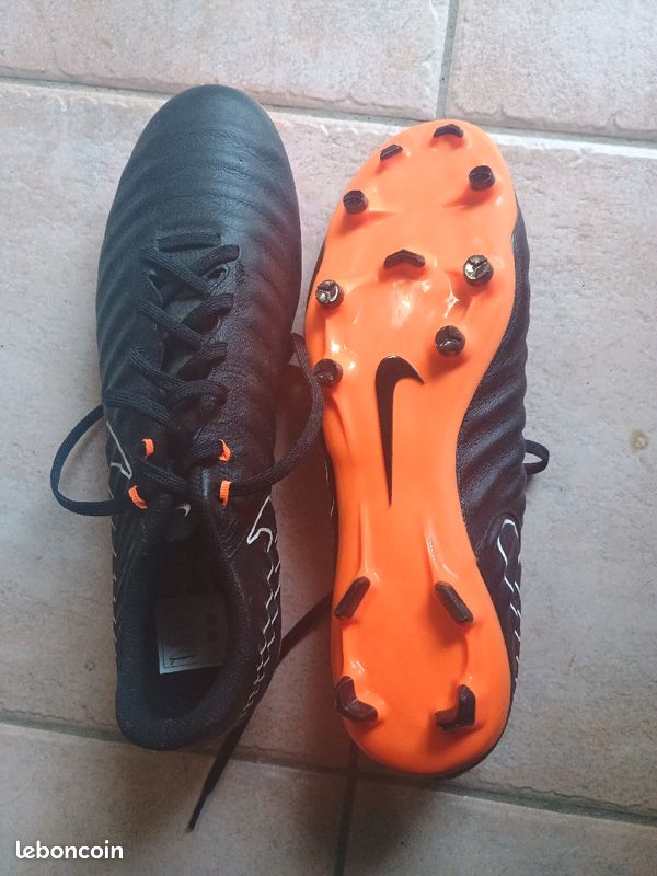 Chaussures football 43 Nike neuves (image 1)