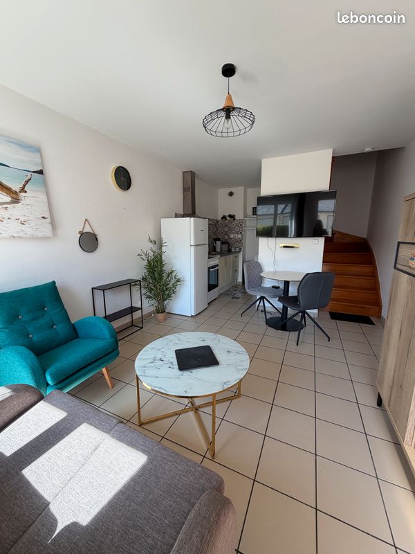 Ouistreham, proche mer et centre-ville, T2 meublé 38 m² avec entrée indépendante et jardin 12 m². Séjour/cuisine équipée, chambre, SDB, calme et très bien entretenu (image 4)