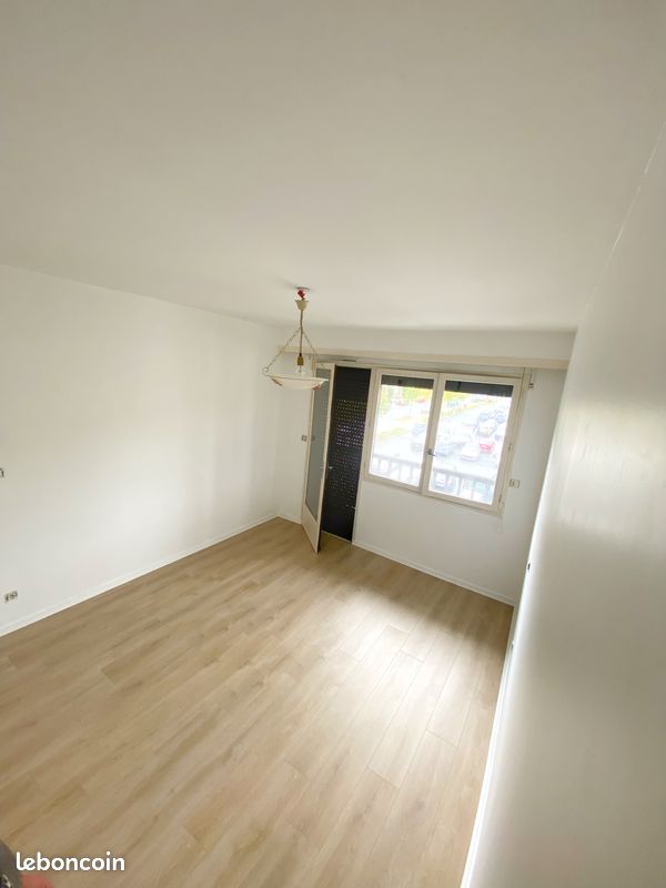 Appartement T2 - 64m² - Centre Ville - Nay 64800 (image 3)