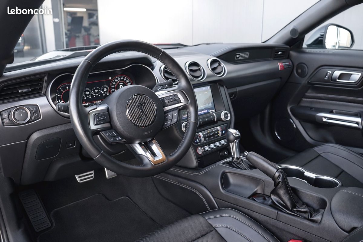 MUSTANG V8 FASTBACK GT 5.0L BVA10 450cv look SHELBY GT500 - malus ecolo + coc inclus - 1er main - Pack premium & confort - HIFI premium B&O + caisson basse - JA 20' - ressorts courts Kw - GTIE 1 an (image 9)