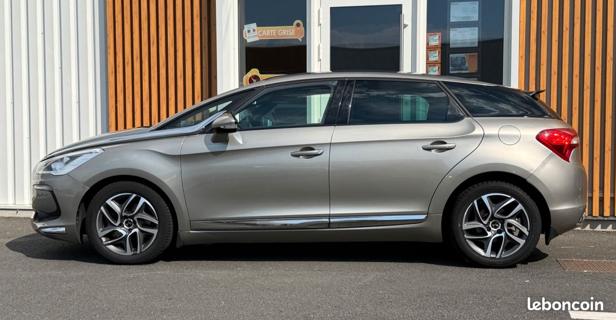 DS DS 5 1.6 THP 155CV SOCHIC BVA - MOTEUR A CHAINE - TOIT PANORAMIQUe (image 16)