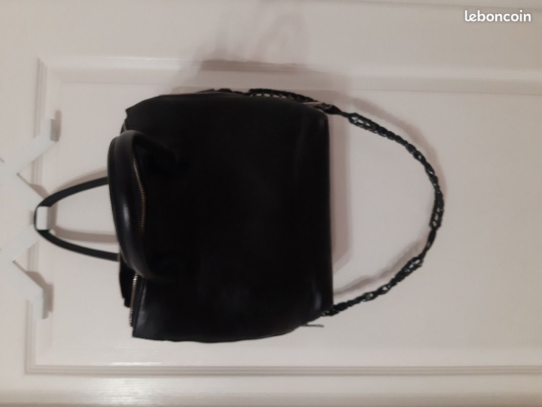 Sac cuir noir avec beaucoup de compartiments et poches à fermeture eclair (image 1)