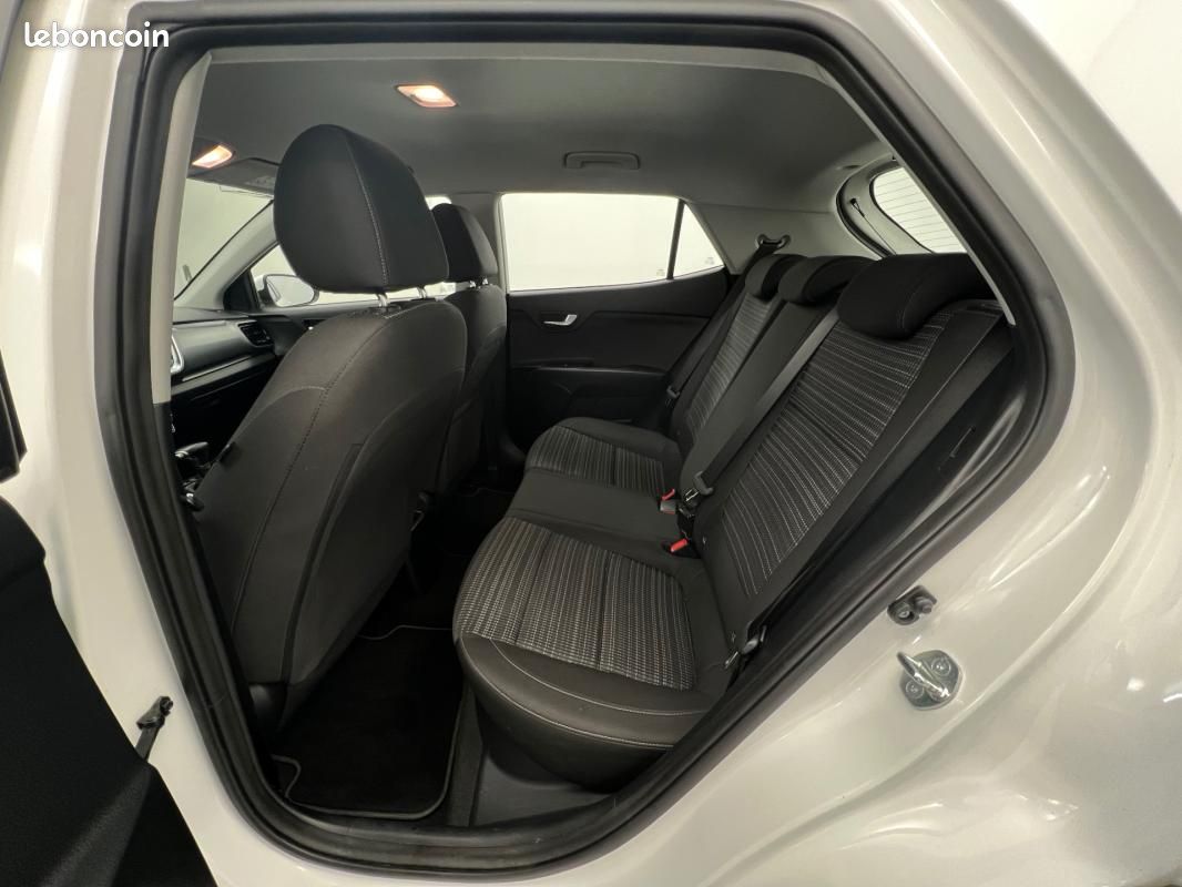 Kia Stonic 1.0 T-GDi 100 ch MHEV DCT7 Active (image 10)