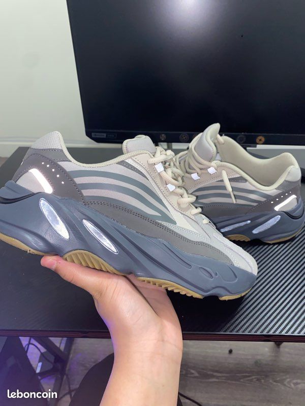 Yeezy, Boost, 700 taille 45 (image 1)