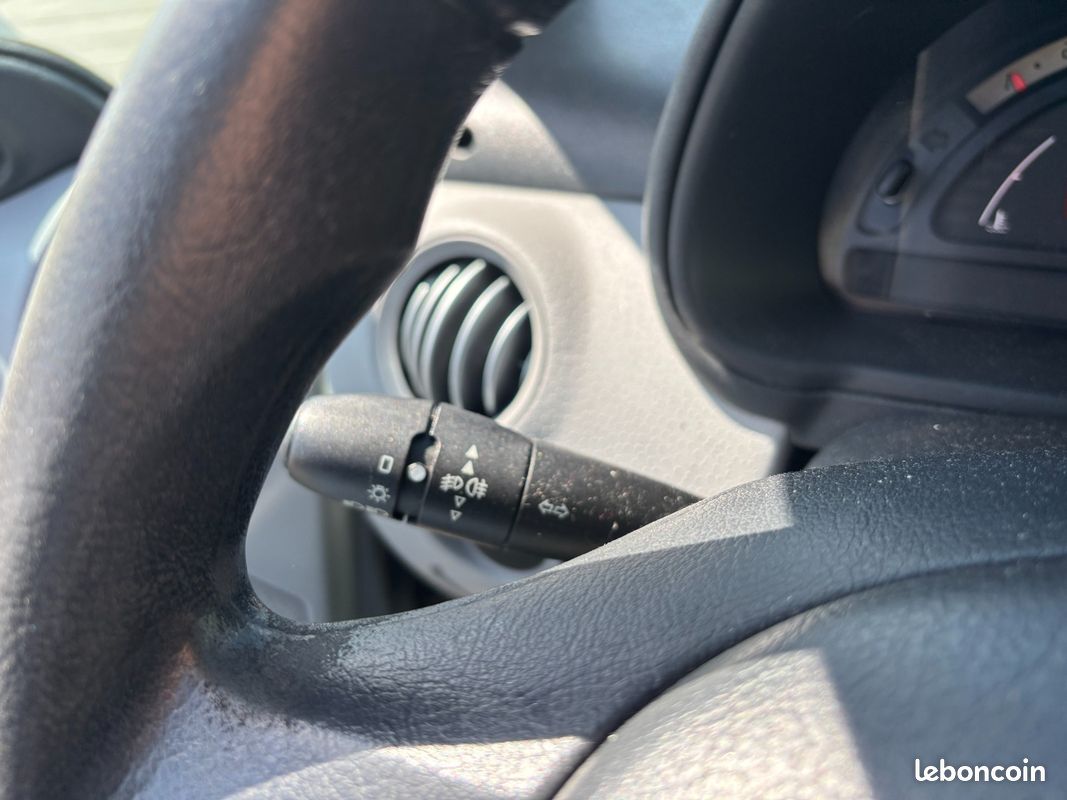 CITROEN C3 C3 1.4i 73ch Tic Tac CLIM/DISTRI NEUVE/PNEUS AR NEUFS (image 21)