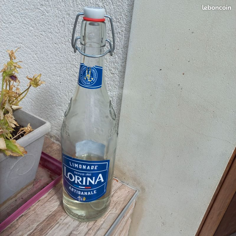 Bouteilles vides de limonade (image 1)