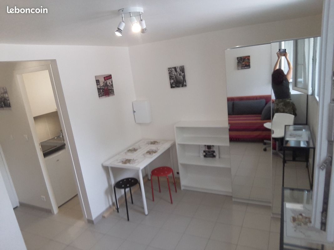Appartement 1 pièce 15 m² · à Saint-Genis-Laval · 15 m² · 565 €