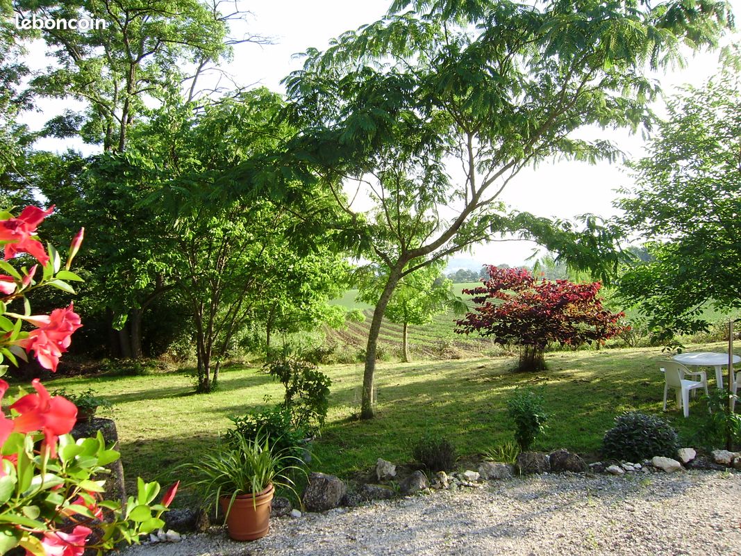 Jolie maison en pierre typique et tranquille (image 2)