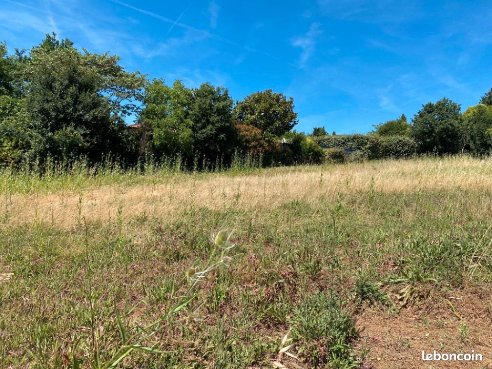 Terrain 320 m² · à Aucamville · 55 000 €