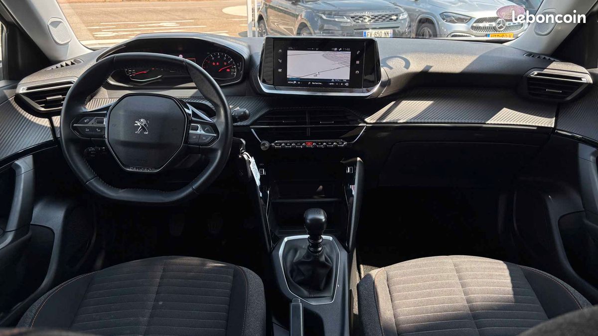 Peugeot 2008 Active 130cv Essence en excellent état, révisé et garanti 12 mois (image 3)