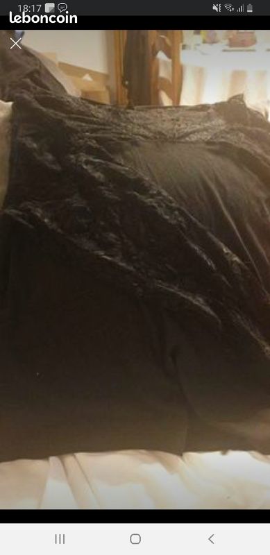 Haut a manche longue en dentelle noir (image 1)