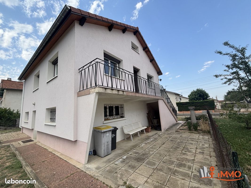 Maison 5 pièces 110 m² · à Savigneux · 110 m² · 221 000 €