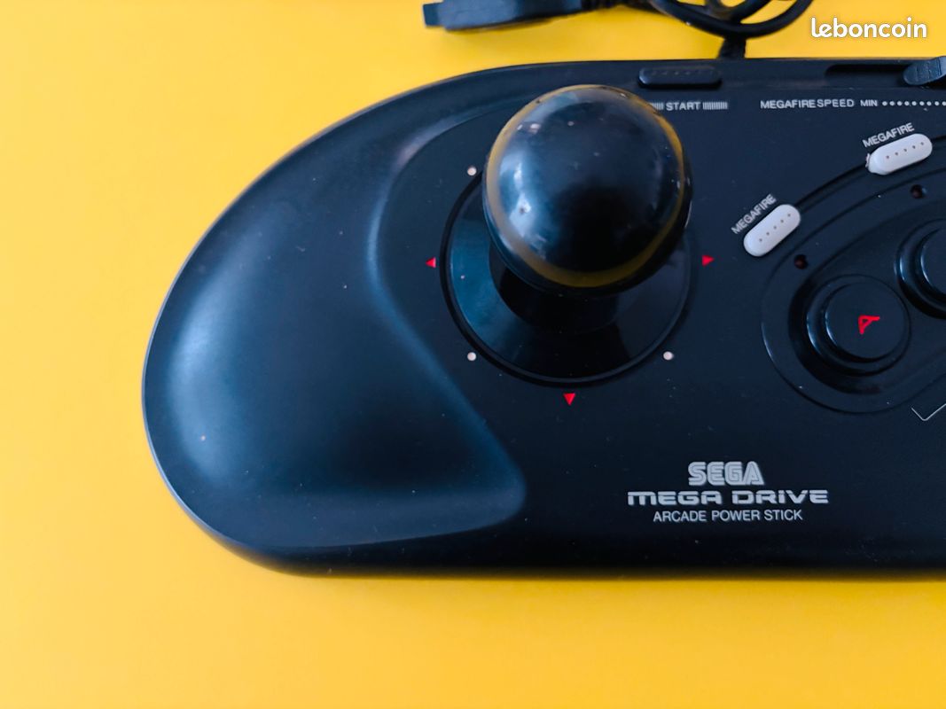 Trader Games - ARCADE POWER STICK SEGA MEGADRIVE OFFICIEL 3 BOUTONS Arcade Stick Only