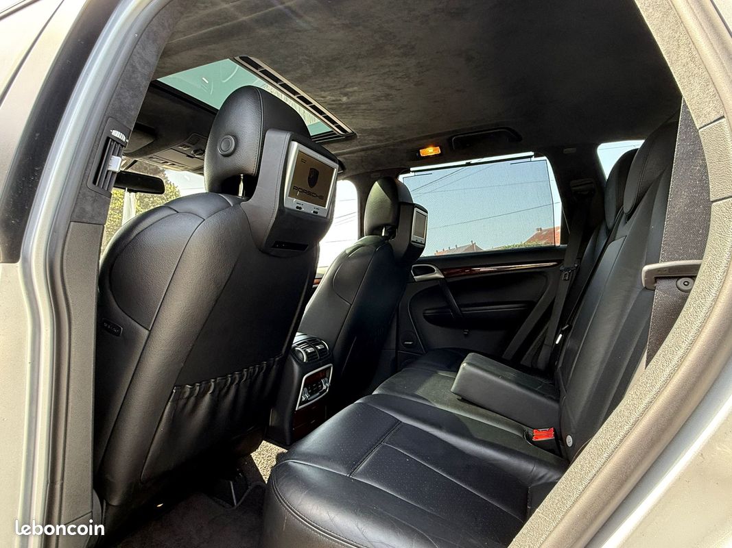 PORSCHE CAYENNE 4,5 TURBO S 521 ch 5P BVA - Financement à partir de 299e/Mois (image 17)