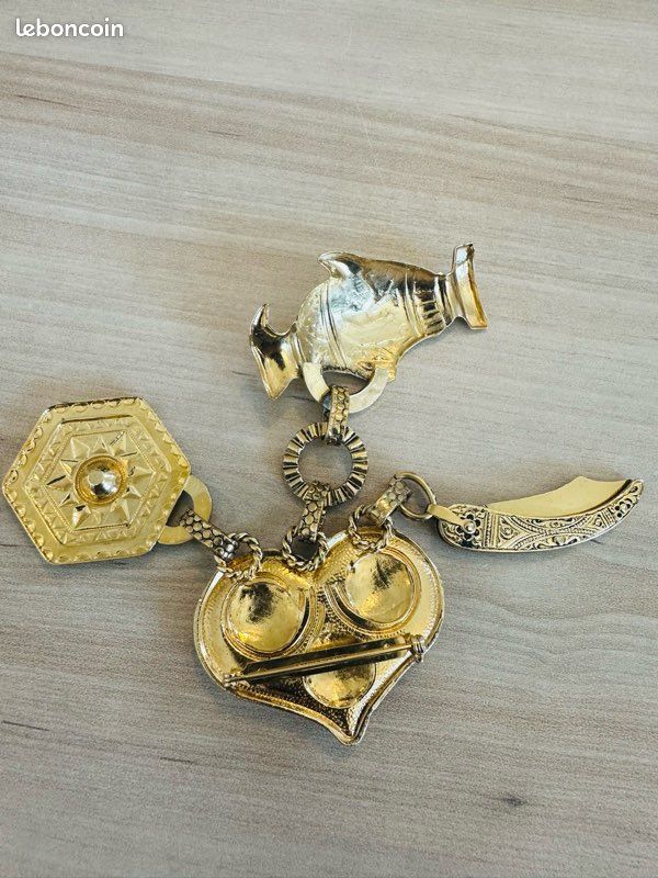 Grande Broche Vintage Breloques - Laiton Doré - Occasion