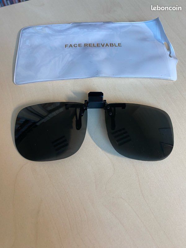 Clip solaire face relevable (image 1)