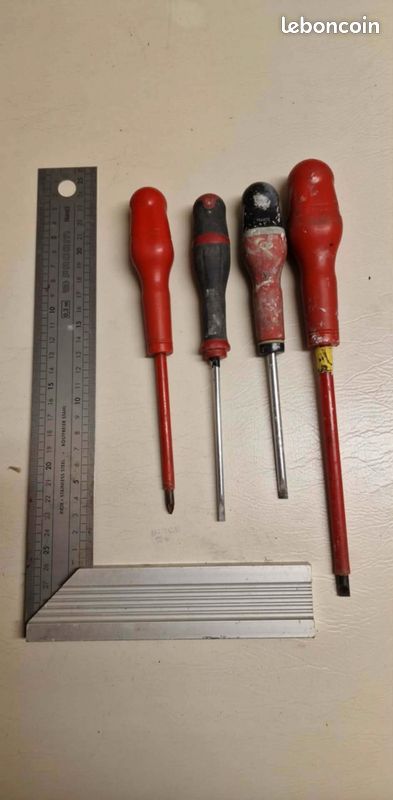 Lot 5 outils FACOM - Équerre + 4 Tournevis (image 1)