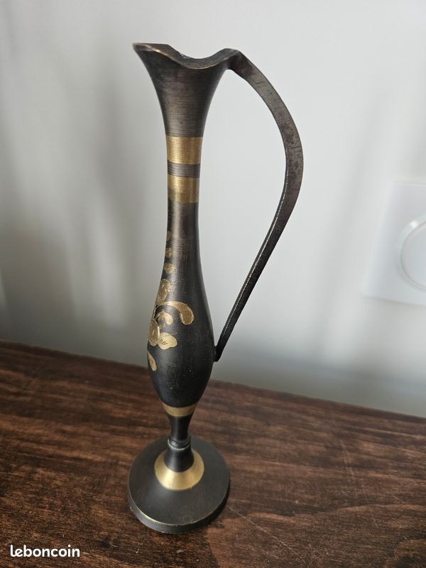 Vase (image 2)