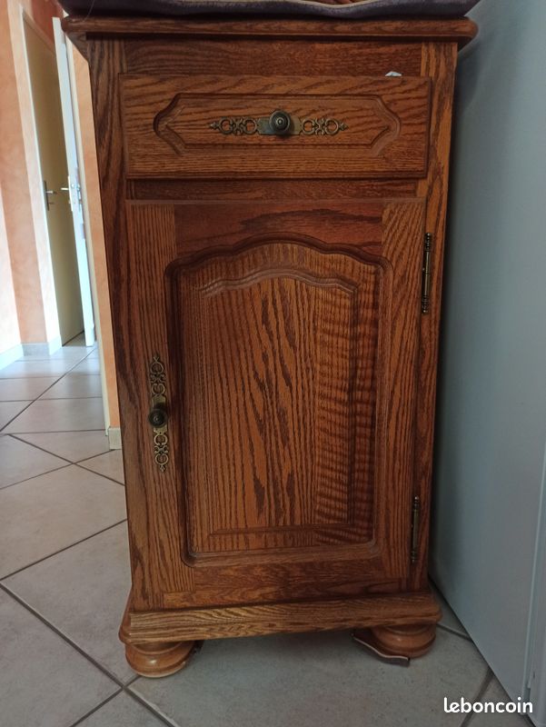 Meuble bas en bois (image 2)