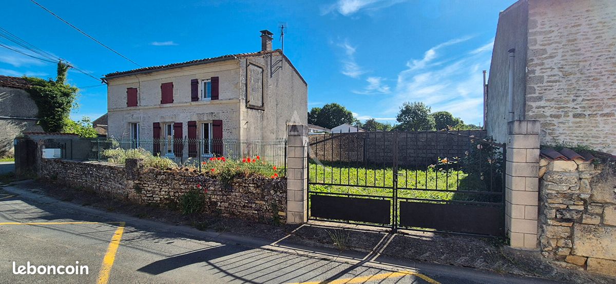 Maison 4 pièces 106 m² · à Asnières-la-Giraud · 106 m² · 169 000 €