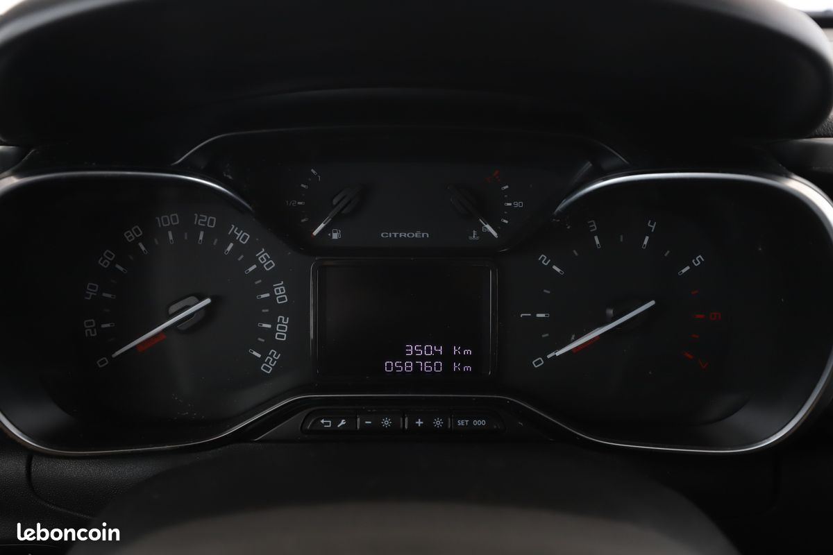 Citroen C3 1.2 PureTech Shine 82 ch (image 16)