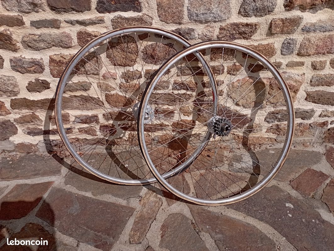 Vélo de course GITANE VUELTA et paire de roues pour compétition MAVIC MAILLARD 700 (image 3)