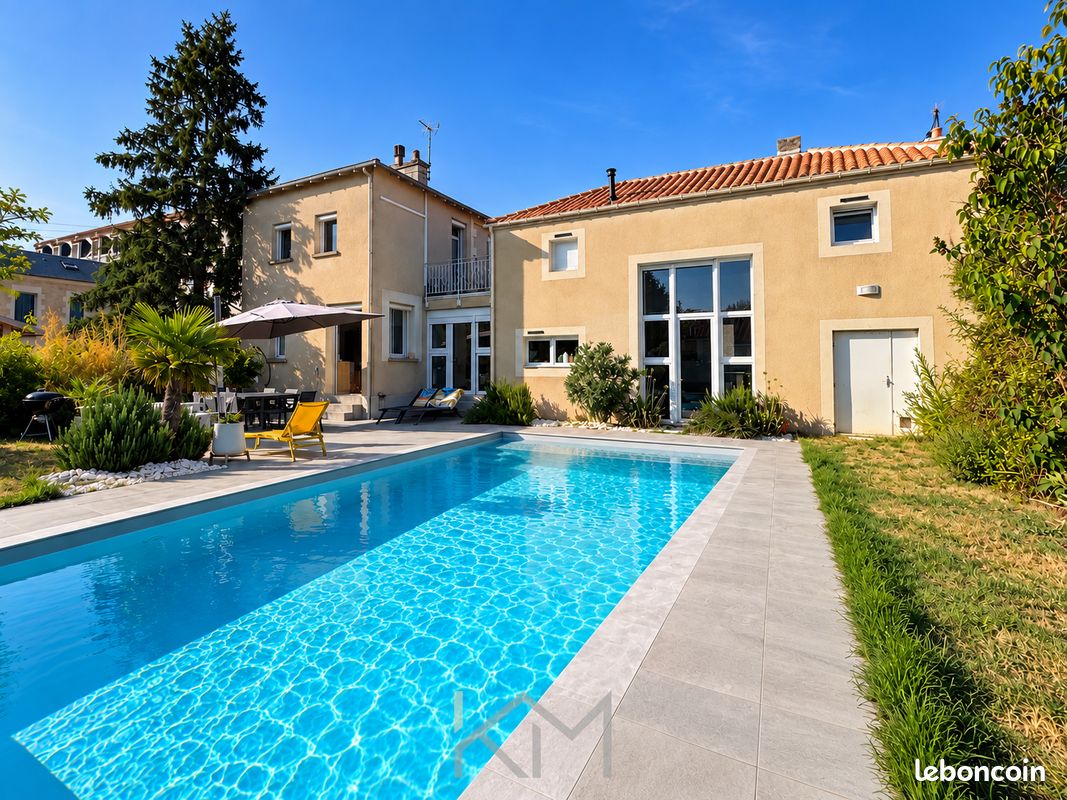 Maison 8 pièces 200 m² · à Poitiers · 200 m² · 598 000 €