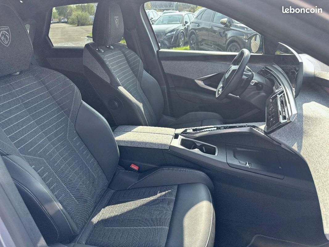 PEUGEOT 3008 1.2 hybrid 145 gt e-dcs6 (image 30)
