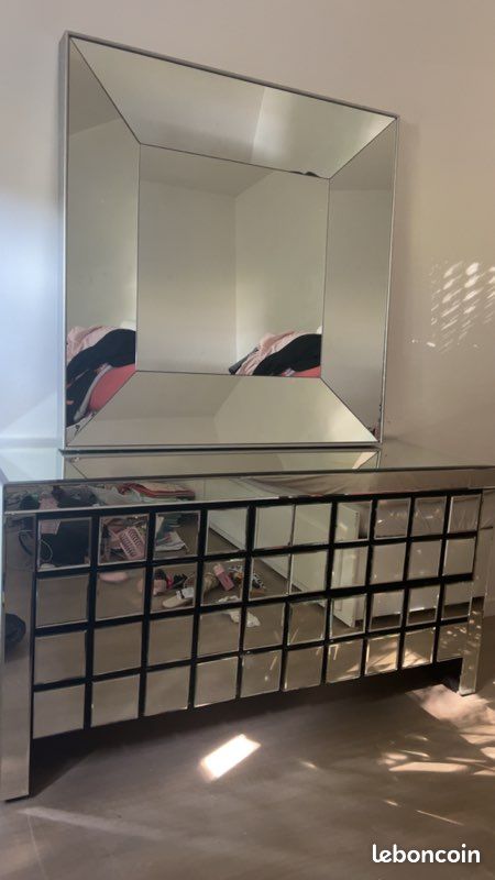 Commode (image 1)