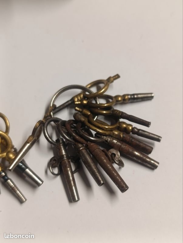 Deux Anciennes Clés De Montre De Poche - Lot Vintage Pour Collectionneurs Ou Réparation