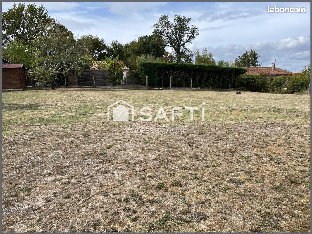 Terrain 789 m² · à La Sauve · 789 m² · 98 000 €