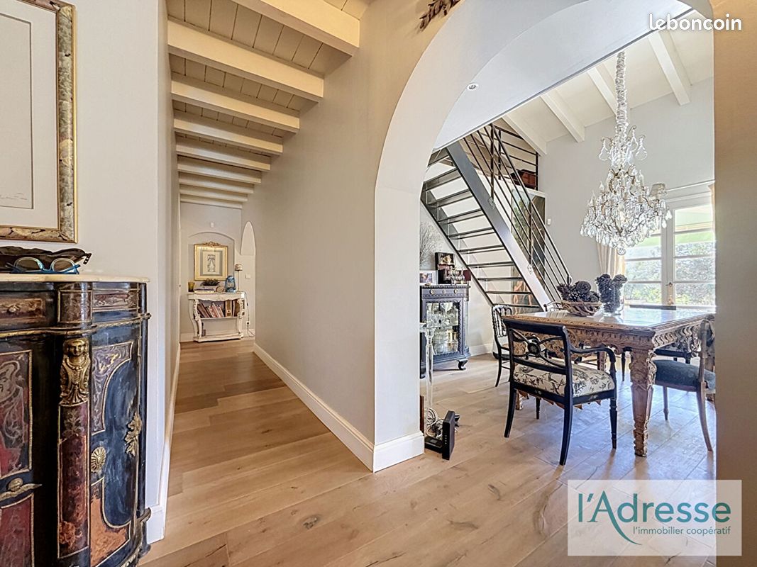 Propriété 6 pièces 232 m² (image 8)