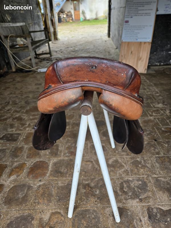 Selle anglaise en cuir marron sans arbre GP selle multi