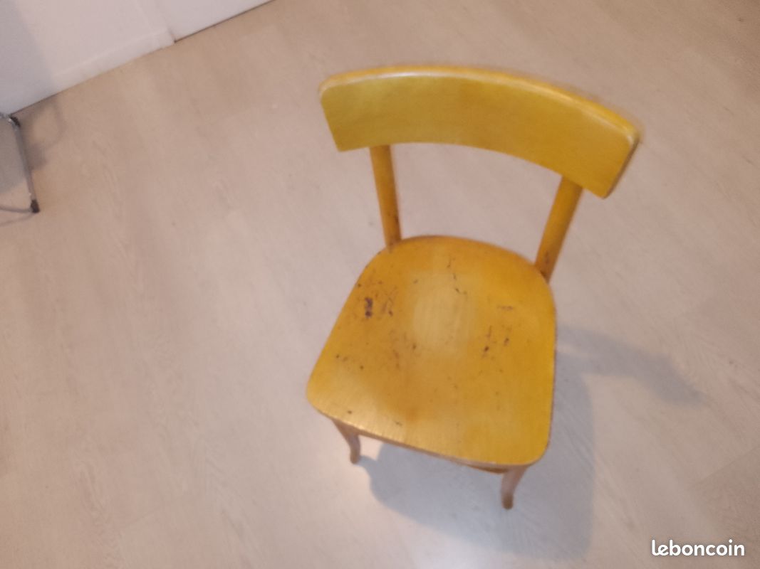 Chaise en bois (image 1)