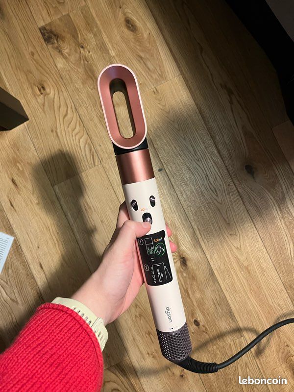 Vendu. Dyson airwrap i.d rose (image 1)