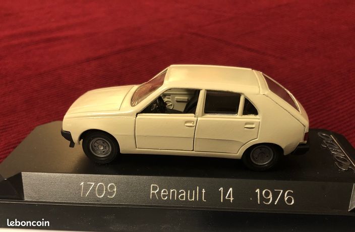 Un lot de 4 Pneus 18/8 blancs lisses pour voiture miniature Solido démontable
