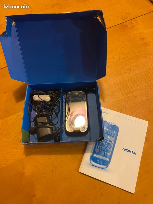 Téléphone portable Nokia C7 (image 1)