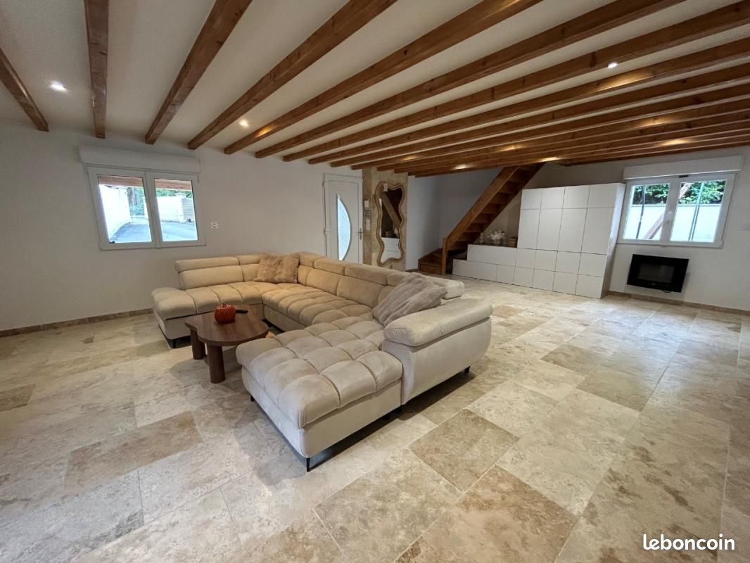 Maison 6 pièces 140 m² · à Renaison · 140 m² · 242 000 €