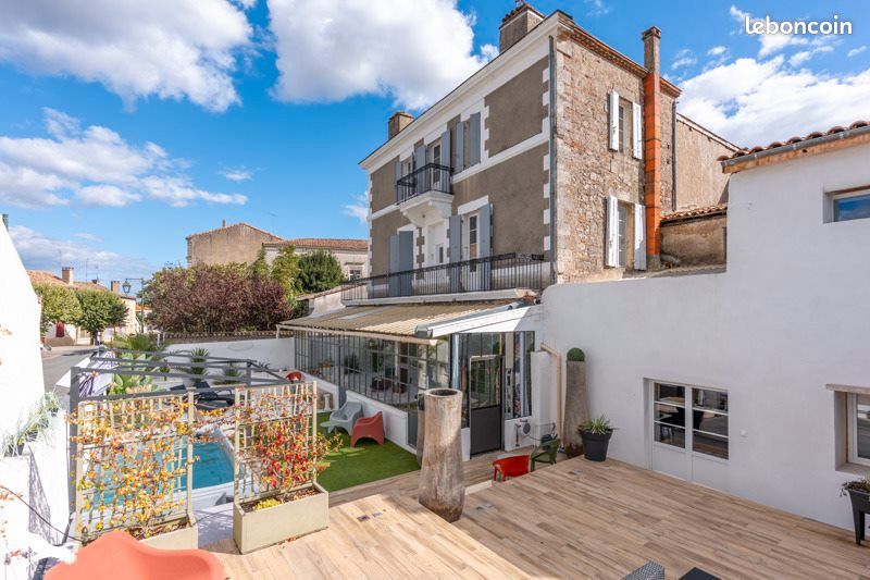 Maison 9 pièces 213 m² · à Sainte-Bazeille · 213 m² · 349 999 €