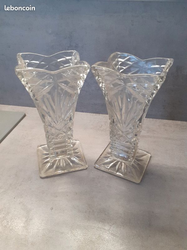 Vases (image 1)