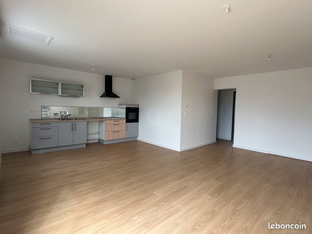 Loue appartement 75 m2, 2 chambres, 1 cuisine pré-équipée, rdc