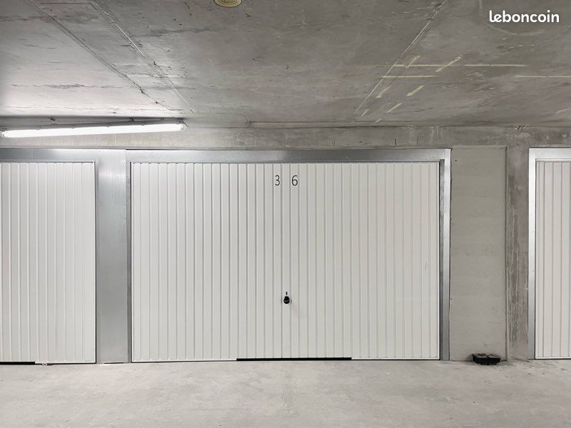 Parking box fermé XXL neuf · à Villeurbanne · 27 000 €