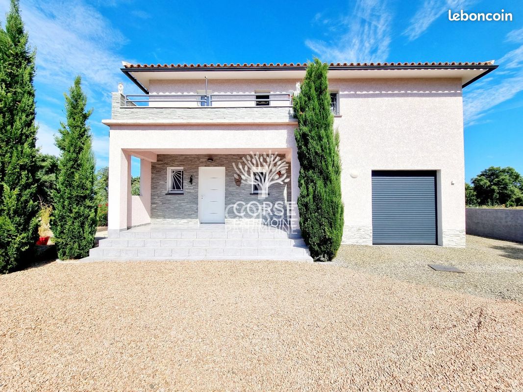 Maison 9 pièces 216 m² · à Solaro · 216 m² · 790 000 €