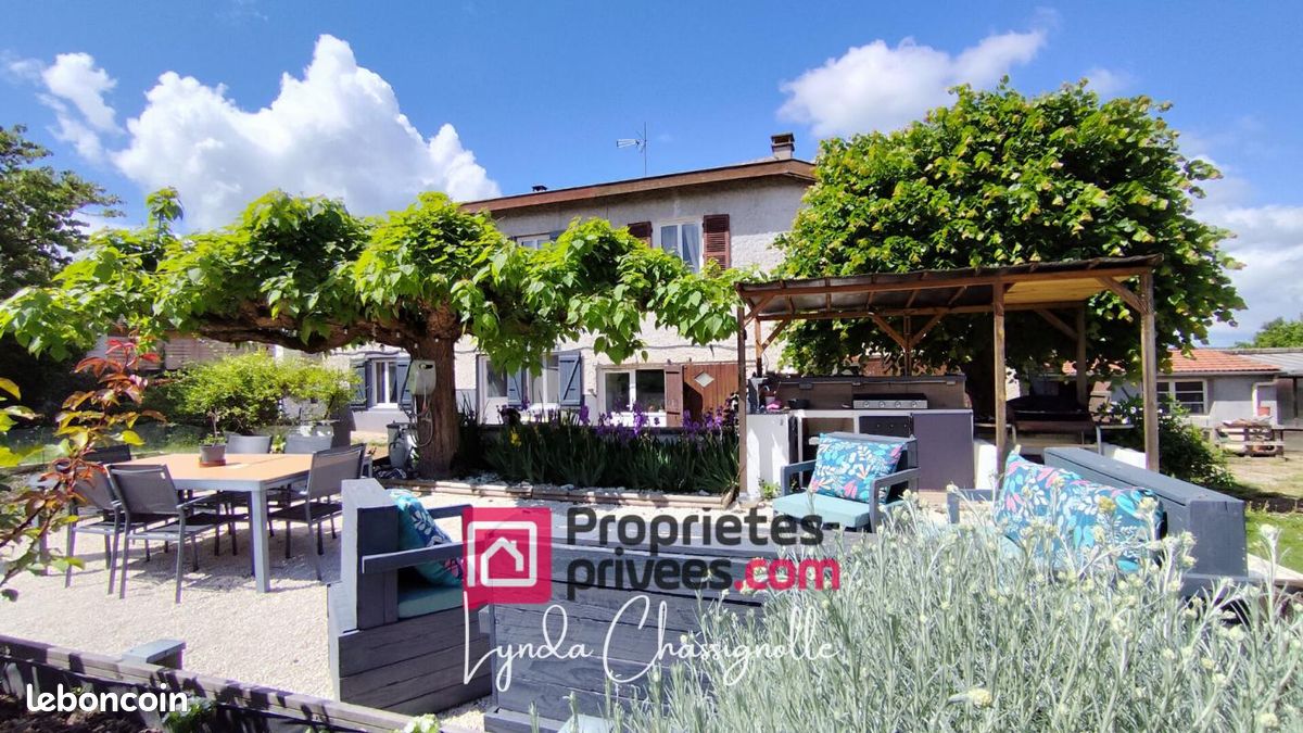 Maison 7 pièces 185 m² · à Vougy · 185 m² · 329 000 €