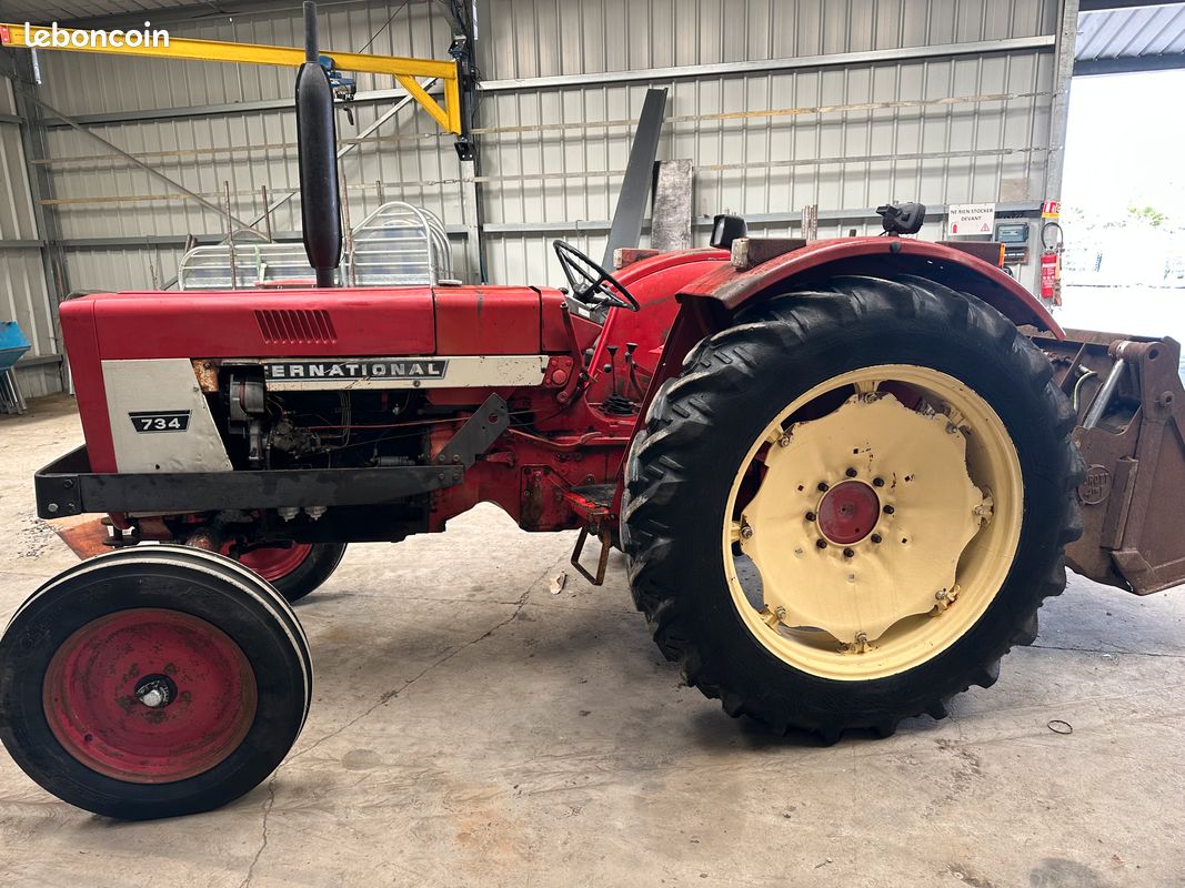 Tracteur case 734 + godet hydraulique - Matériel agricole