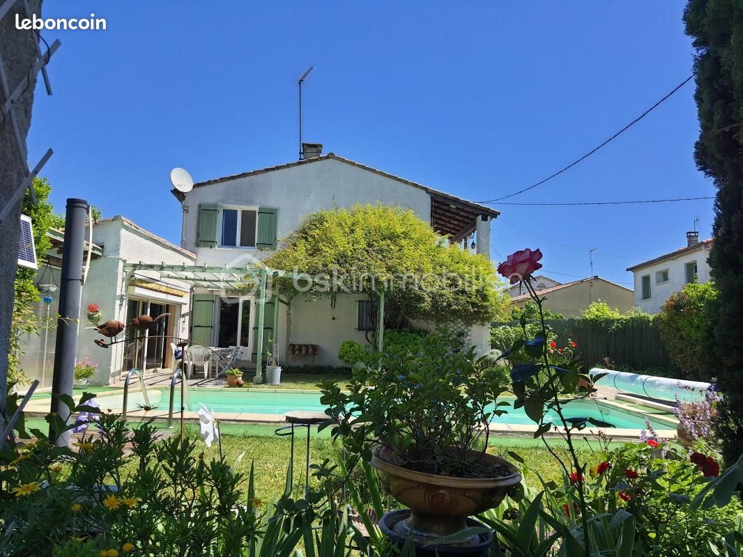 Maison 5 pièces 135 m² · à Saint-Julien-les-Rosiers · 135 m² · 299 000 €