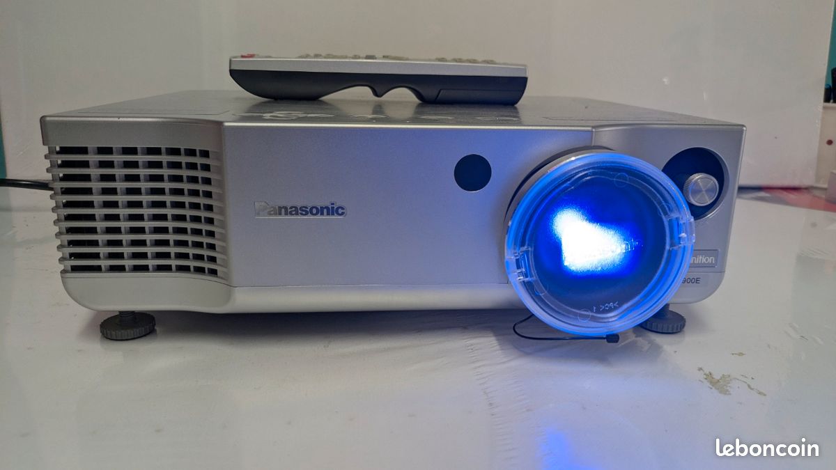 Vidéoprojecteur Panasonic PT-AE900E – Haute Définition (image 10)