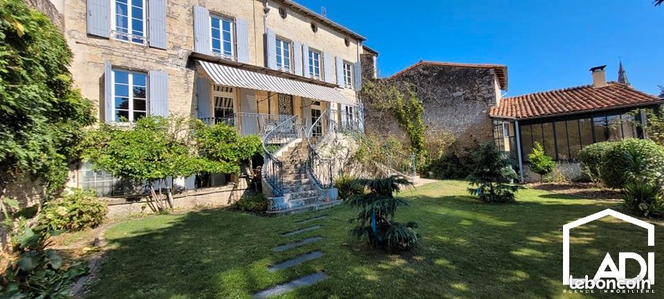 Maison 14 pièces 446 m² · à Saint-Maixent-l'École · 446 m² · 394 000 €